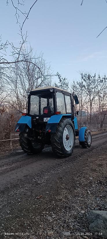 Traktorlar: Belarus MTZ traktoru - Güclü dörd silindrli dizel mühərrik - Ön və — 17