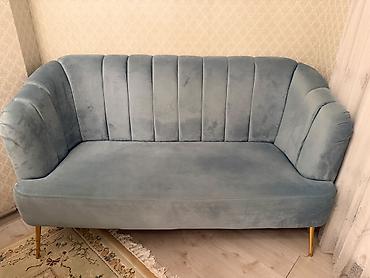 Divan satılır, en 160. Kiçik bir dekefti var. Örtüklə birgə götürə