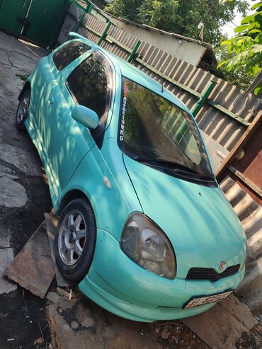 срочно срочно продам машину: Toyota Vitz: 2000 г., 0.1 - engine capacity л, Автоматтык, Бензин, Купе