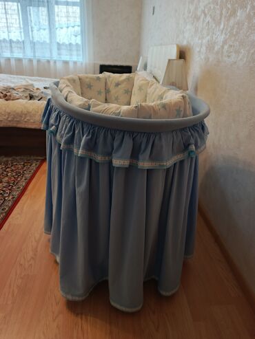 Beşiklər: Oğlan və qız üçün, Yumru, Beşik, Dəst ilə, Matras ilə, Yellənmə mexanizmsiz — 4