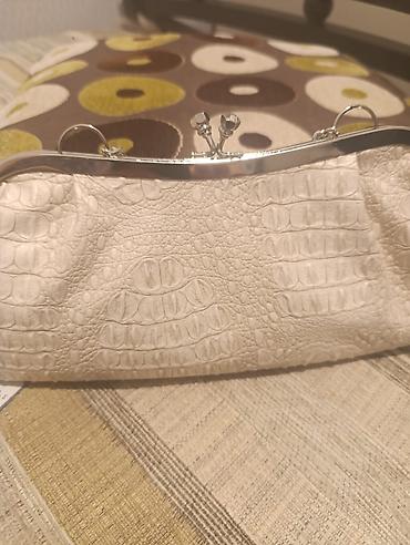 Ağ rəngli, kroko fakturalı qadın clutch çantası - Material: süni