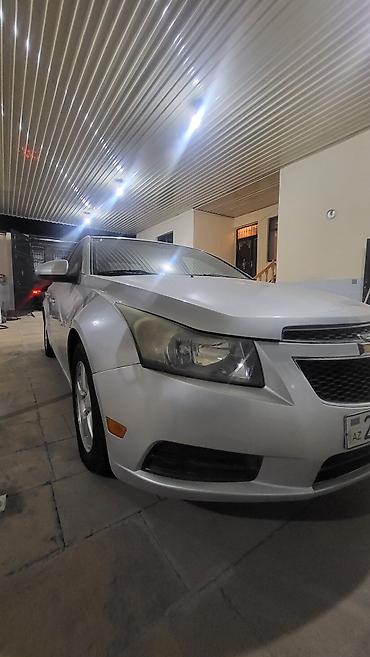 sorento 2010: Chevrolet Cruze: 1.4 l | 2010 il 256000 km Sedan — 1