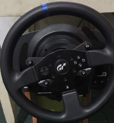 руль для xbox 360: Игровой руль Thrustmaster T300 (версия Gran Turismo) - Логотип GT на