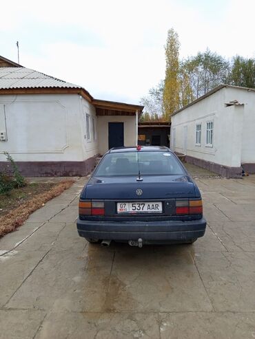 фит седан: Volkswagen Passat: 1990 г., 1.8 л, Механика, Бензин, Седан