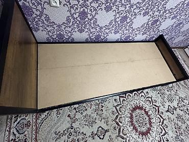 bunk bed: Односпальная кровать с металлическим каркасом и изголовьем под дерево — 3