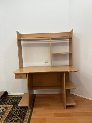 большой компьютерный стол: Компьютердик үстөлү, Текчелери бар