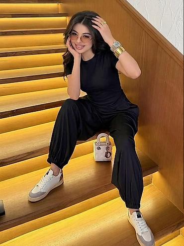 dəst geyimlər instagram: Qadınlar üçün gündəlik iki hissəli dəst - Model: qısaqol t-shirt + — 3