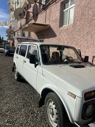VAZ (LADA): Lada Niva 2131, ağ rəng, 4 qapılı İli 1999. Yürüş 240380. 1.8 — 7