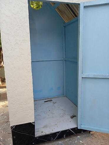 Уличный туалет: - Наружный туалет, - Конструкция: каркасная, с двускатной крышей. - — 4