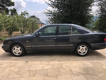 Mercedes-Benz: Mercedes-Benz E-Class (E200) sedan - Kuzov: 4 qapılı sedan, Göy rəng — 7