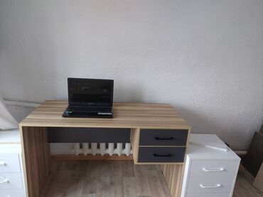 тумбочка шкаф: Компьютерный Стол, цвет - Бежевый, Новый