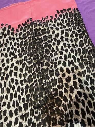 Hicab: Roberto Cavalli qadın şərfi/şalı - Dizayn: markanın xarakterik — 3