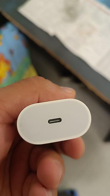 Elektronika: 55azn almışam Apple adapter WhatsApp yaz — 2