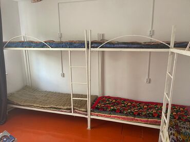 двухъярусная кровать металлическая: Спальный гарнитур, Двухъярусная кровать, цвет - Белый, Б/у