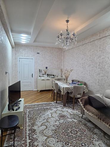 agsuda ev satilir: 3 otaqlı, Yeni tikili, m. Neftçilər, 105 kv. m — 2