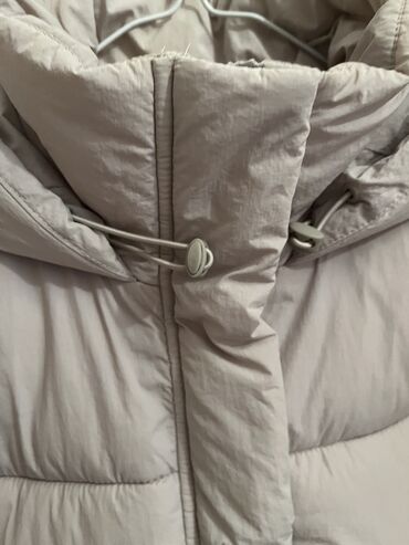 Kurtkalar: ZARA kurtka. Ekru reng s razmer (m razmere de olur) Su ve külek — 24