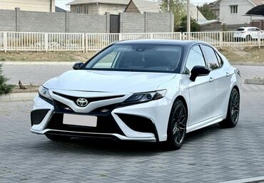 работа в оше продавец: Toyota Camry: 2022 г., 2.5 л, Автомат, Гибрид, Седан