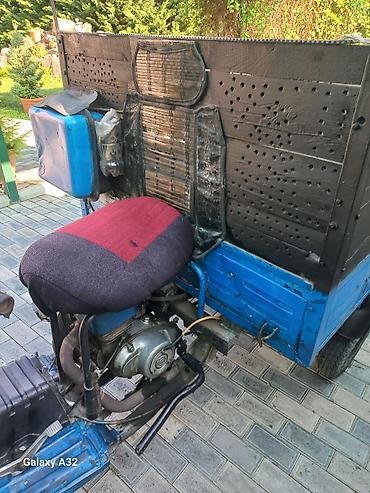 4 tekerli moped: Üçtəkərli yük motosikleti (kargo skuter) - Gövdə: metal şassi, arxa — 1