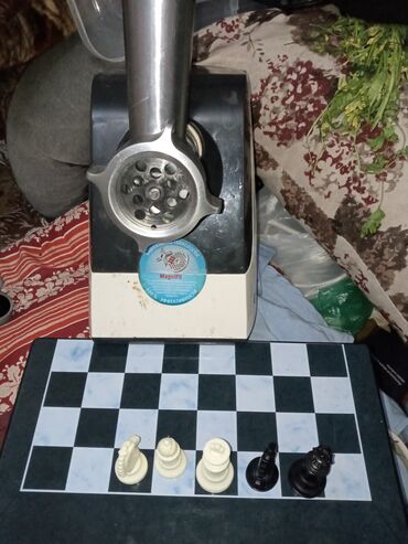 Всё что на фото продается по рыночной цене,шашки300сом мясорубка