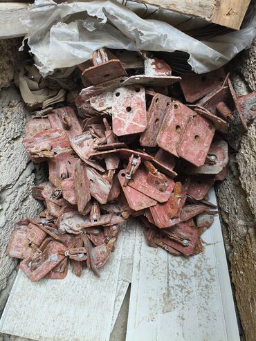 Digər tikinti materialları: Salam, cloz işlək vəziyyətdədir real alıcılar zəng etsin 300 ədəddir