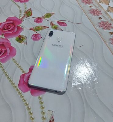 сенсорный телефоны: Samsung A40, 64 ГБ, цвет - Белый, 2 SIM