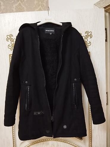 Kurtkalar: Kişi üçün, razmer 38 (M).
Sumqayit — 2