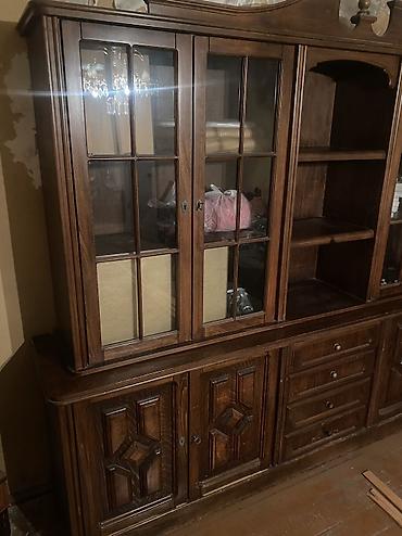 kreditle mebeller: Qonağ otağı üçün mebel. Möhkəm, dözümlü ağac materialındandır. Qırığı — 2