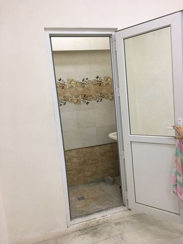 Ofislər: Gəncə şəhərində Mərkəzdə İcra hakimiyyətinin qarşisindaki kucede — 9