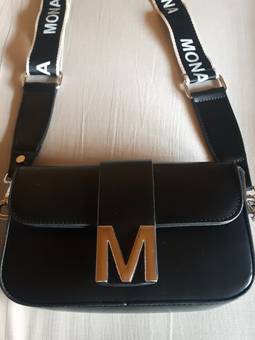mona marame: Mona crna torbica najaktuelniji model,slaže se uz sve kombinacije