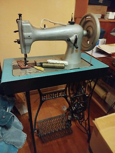 Sənaye tipli Singer tikiş maşını – pedal ilə işləyən stendli model
