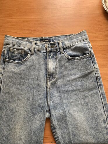 бордовые джинсы женские: Джинсы S (EU 36), M (EU 38)