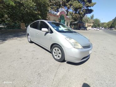 Toyota: Toyota Prius – hibrid hetçbek Xüsusiyyətlər: - Korpus: 5 qapılı — 10