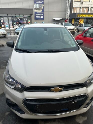 Chevrolet Spark: 2016 г., 1 л, Вариатор, Бензин, Хэтчбэк