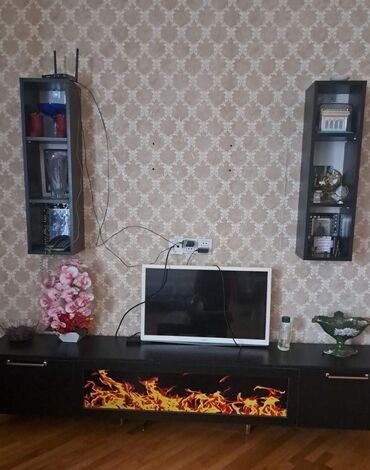 Audio: 82 ekran smart toşiba. ve tv stent birlikde . Qiymet 350 azn. Unvan