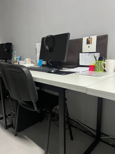 компьютерный столик: Комплект офисной мебели, Стол, цвет - Белый, Б/у