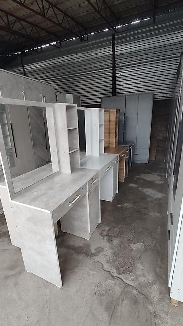 Комоды для одежды: Комод для одежды, Новый, С зеркалом, ЛДСП, цвет - Белый, Серебристый, Синий, Бесплатная доставка — 1