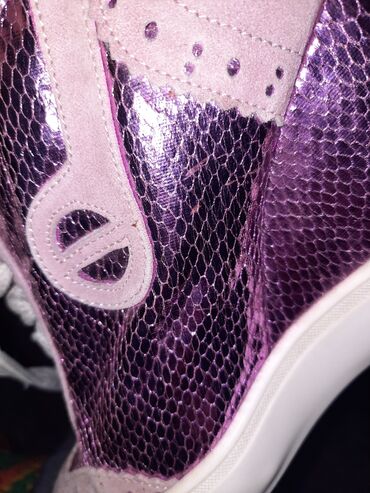 Women's Sneakers and athletic shoes: 38 — 10
