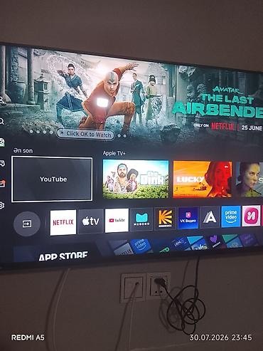 aparat internet pe televizor: Toshiba smart TV – böyük ekran, nazik çərçivə, divara montaj üçün — 1