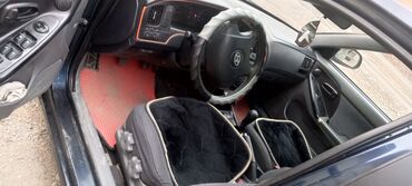 Hyundai: Hyundai Elantra: 2004 г., Механика, Седан — 4