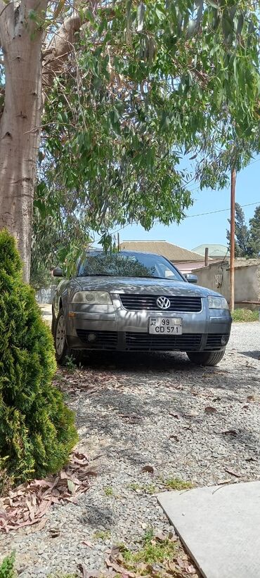 volkswagen iii: Volkswagen Passat: 1.8 л | 2001 г. Седан