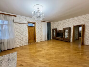 Mağazalar: Bileceride, Ploşad adlanan erazide Yahya Hüseynov küçesi 2 mertebeli — 25