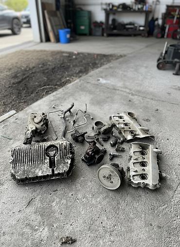 Другие детали для мотора: Запчасти от Ауди А6 С6 3.2 Клапанная крышка 3000 сом Насос масленный — 2