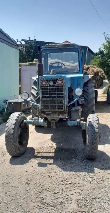запчасти форд фокус 1: Bu mavi rəngli traktor kənd təsərrüfatı işləri üçün istifadə olunan