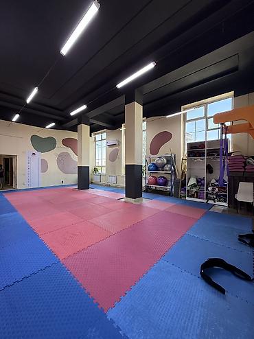 Аренда помещений свободного назначения: 🏢 Сдается коммерческое помещение в аренду на первой линии! 📍 Локация — 8