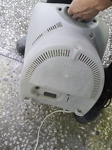 Televizorlar: Philips CRT televizor - Ekran: təxminən 14–15 düymlük əyri CRT ekran — 5