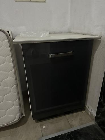 Mətbəx dolabı – kompakt model - Ölçü: təxmini 60 sm en, 85 sm
