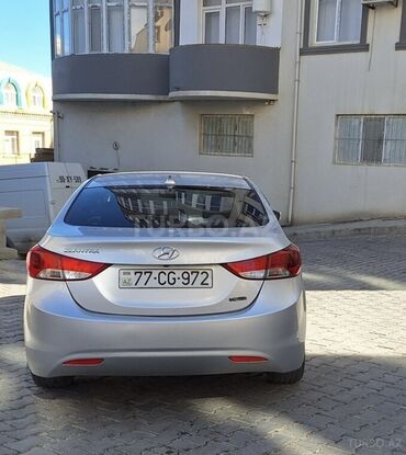 Hyundai: Hyundai Elantra: 1.6 l | 2012 il Sedan — 7