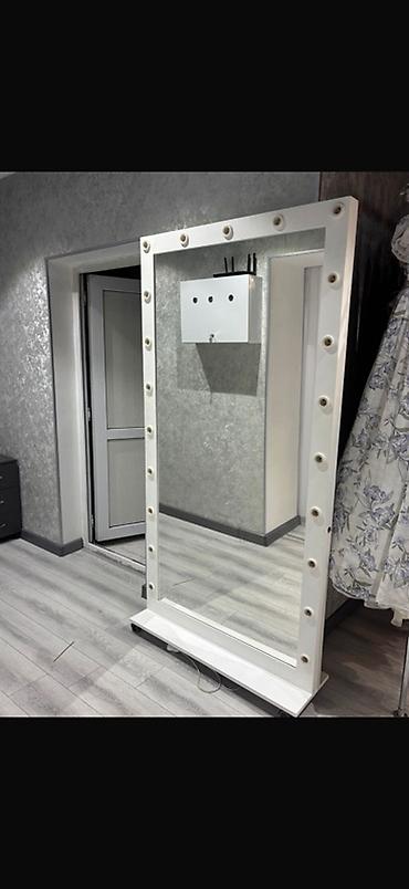 guzgu tek: Güzgü Döşəmə üstü, Düzbucaqlı, Makiyaj üçün, Arxa işıqlı — 1
