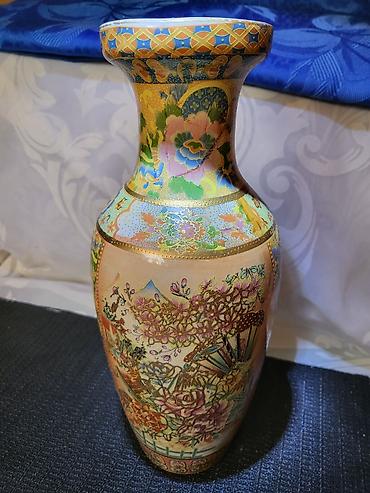 Umetnost i kolekcionarstvo: Kineska vaza,rucno reljefno oslikana iz 70ih godina. Porcelanska — 3
