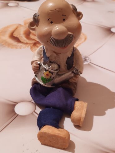 Heykəlciklər: Satilir Latun rucka 50 manat bawmag 50 manat kasa 10 manat — 13